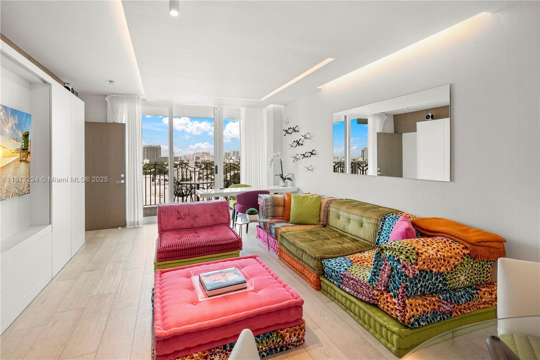 Recently Sold: $1,150,000 (1 beds, 2 baths, 940 Square Feet)
