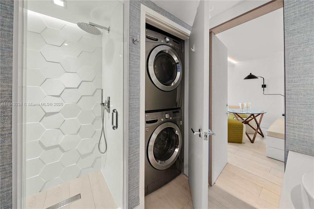 Recently Sold: $1,150,000 (1 beds, 2 baths, 940 Square Feet)