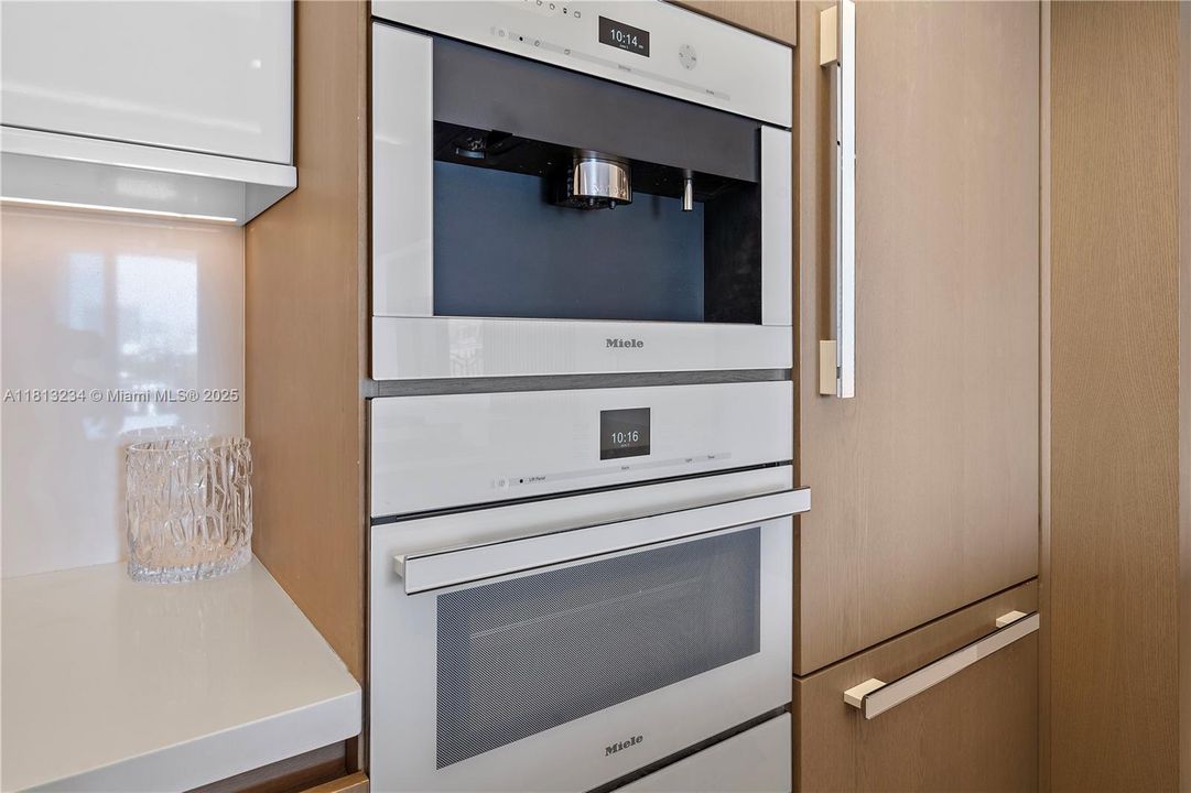 Recently Sold: $1,150,000 (1 beds, 2 baths, 940 Square Feet)