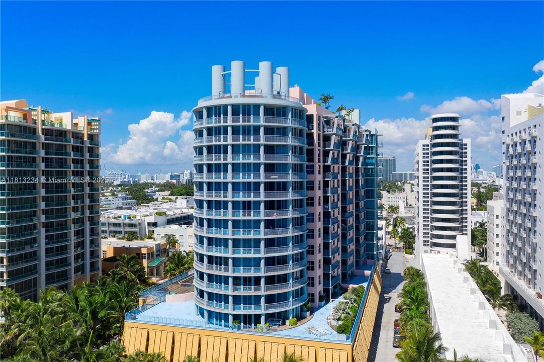 Recently Sold: $1,150,000 (1 beds, 2 baths, 940 Square Feet)