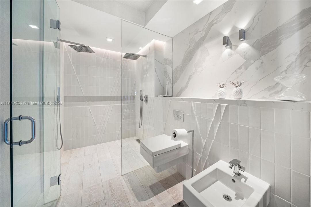 Recently Sold: $1,150,000 (1 beds, 2 baths, 940 Square Feet)