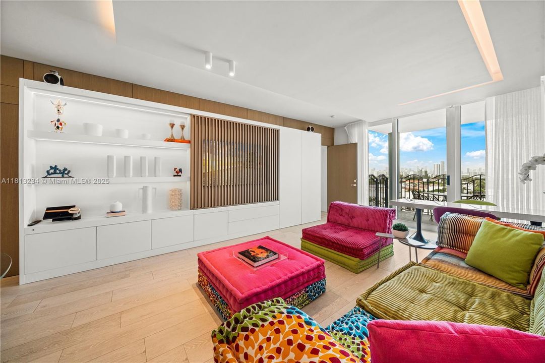 Recently Sold: $1,150,000 (1 beds, 2 baths, 940 Square Feet)