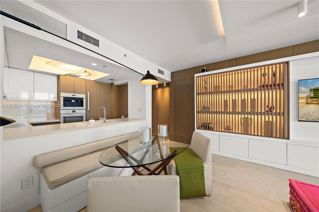 Recently Sold: $1,150,000 (1 beds, 2 baths, 940 Square Feet)