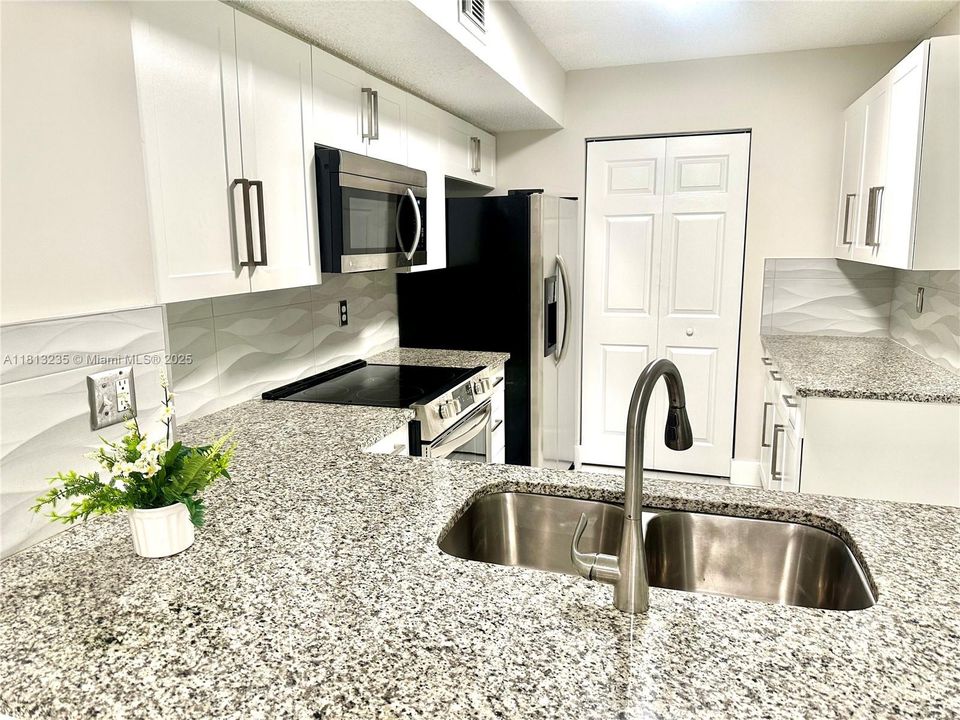 For Rent: $3,000 (3 beds, 2 baths, 1189 Square Feet)