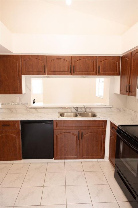 Vendido Recientemente: $440,000 (3 camas, 2 baños, 1449 Pies cuadrados)