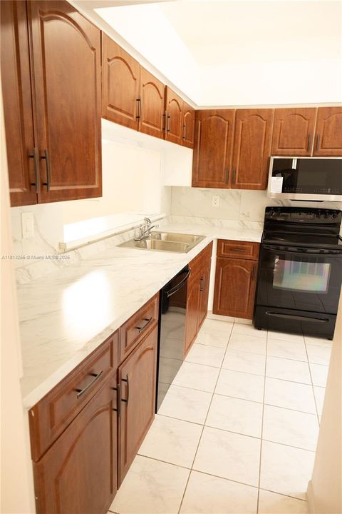 Vendido Recientemente: $440,000 (3 camas, 2 baños, 1449 Pies cuadrados)