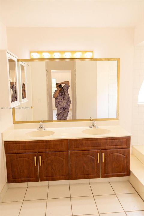 Vendido Recientemente: $440,000 (3 camas, 2 baños, 1449 Pies cuadrados)