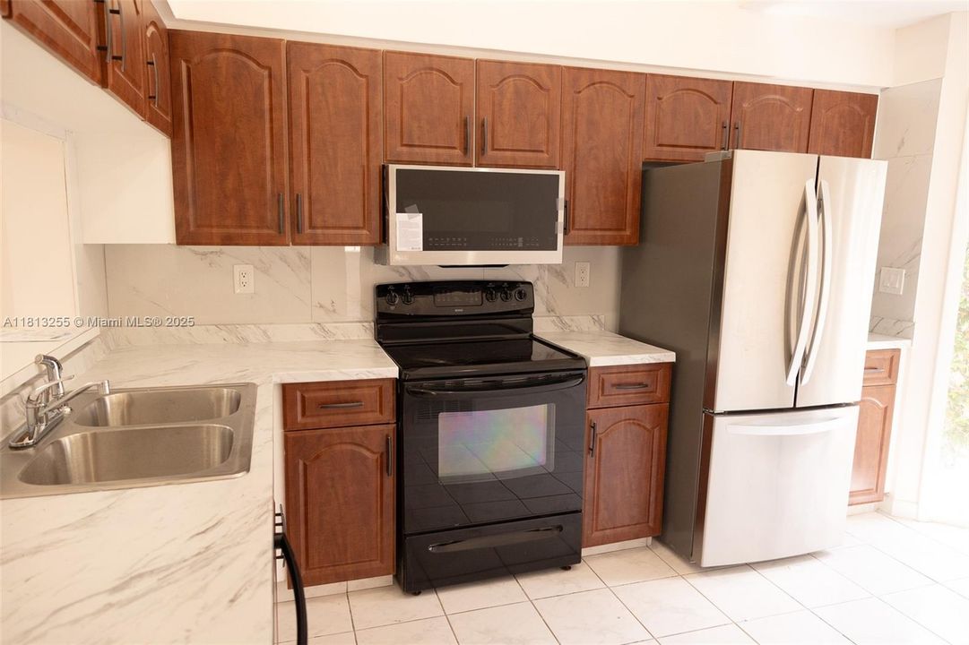 Vendido Recientemente: $440,000 (3 camas, 2 baños, 1449 Pies cuadrados)