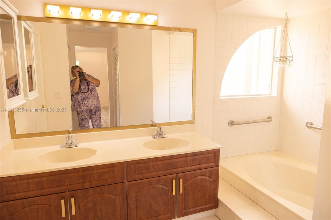 Vendido Recientemente: $440,000 (3 camas, 2 baños, 1449 Pies cuadrados)