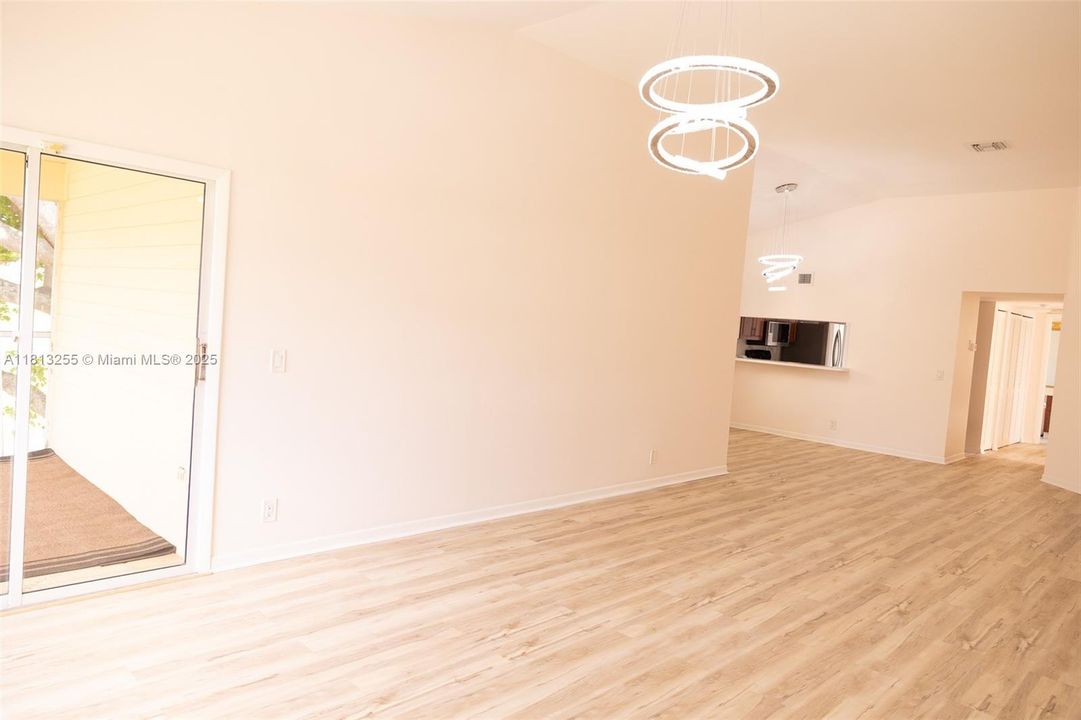 Vendido Recientemente: $440,000 (3 camas, 2 baños, 1449 Pies cuadrados)