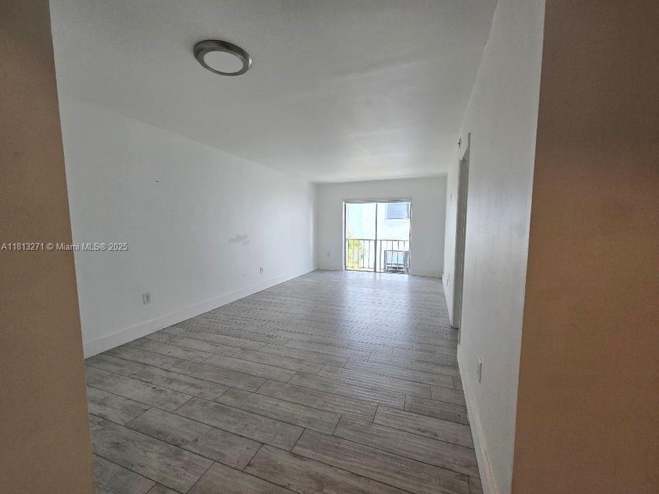 最近租的: $1,900 (1 贝兹, 1 浴室, 628 平方英尺)