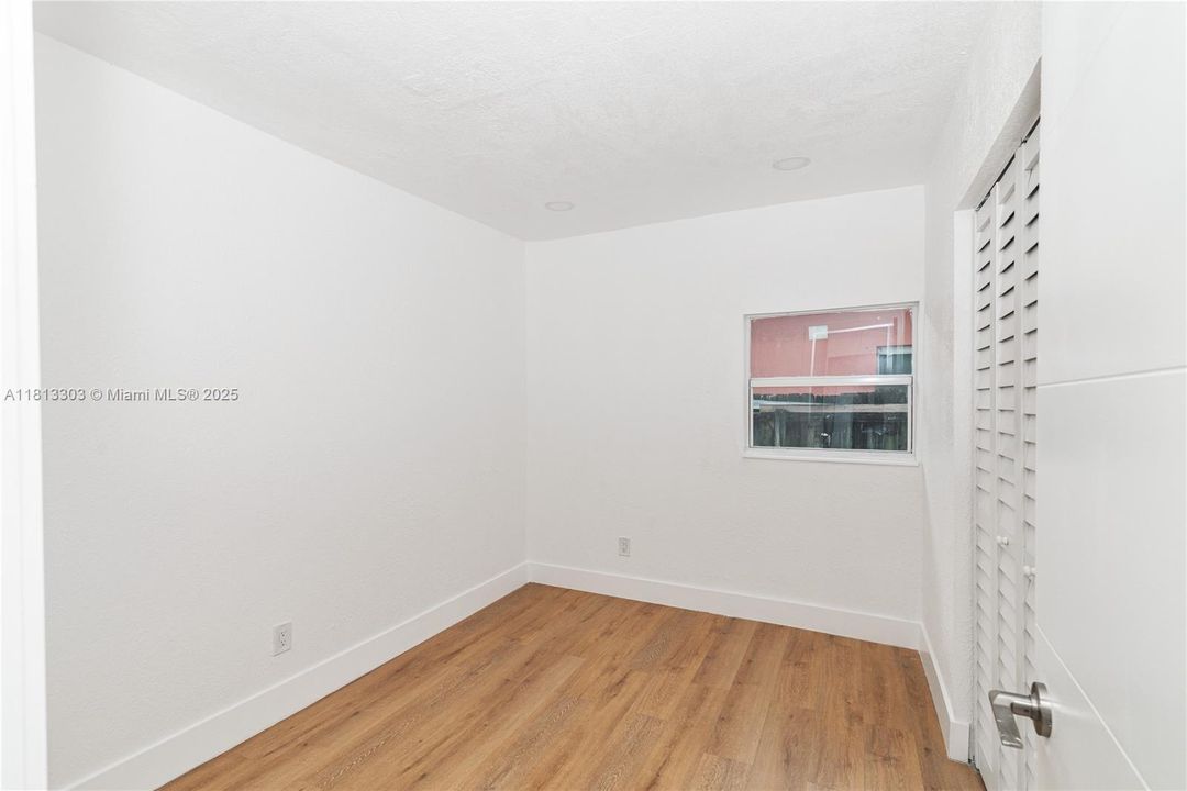 Recently Sold: $360,000 (2 beds, 1 baths, 1110 Square Feet)