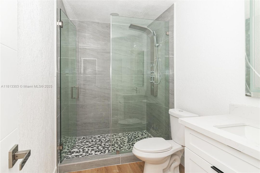 Recently Sold: $360,000 (2 beds, 1 baths, 1110 Square Feet)