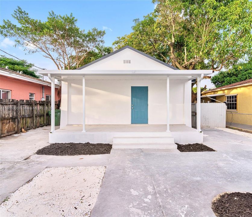 Recently Sold: $360,000 (2 beds, 1 baths, 1110 Square Feet)