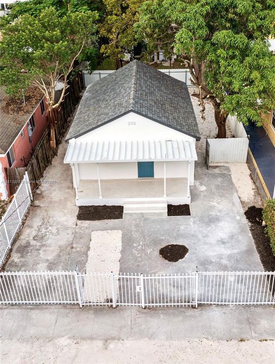 Recently Sold: $360,000 (2 beds, 1 baths, 1110 Square Feet)