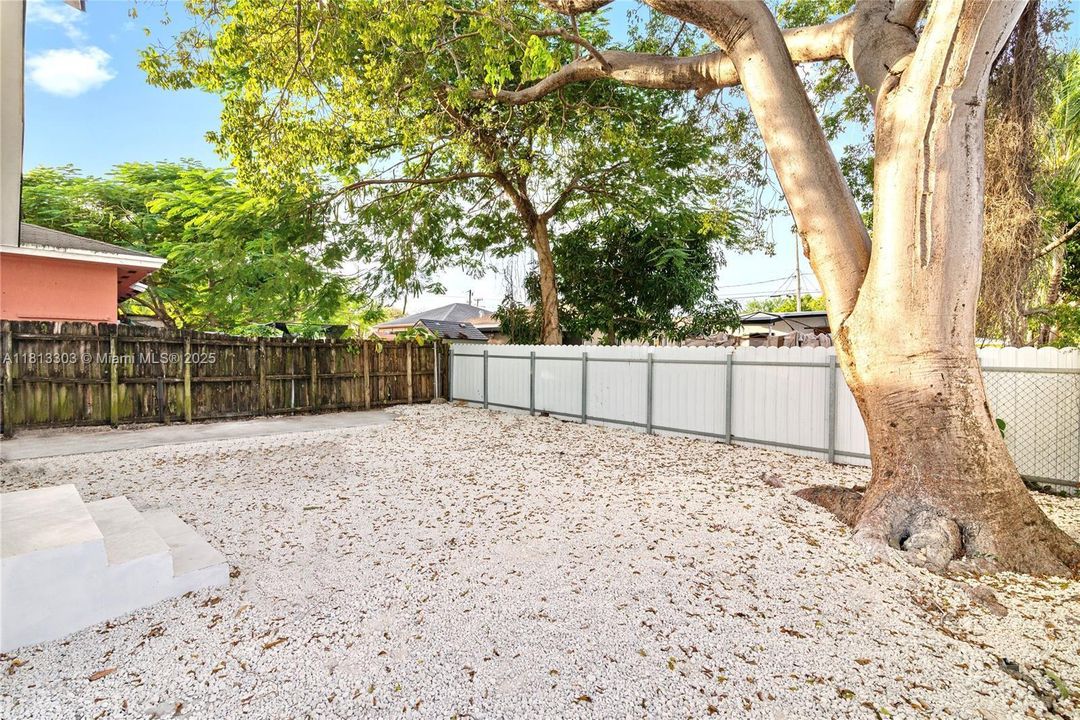 Recently Sold: $360,000 (2 beds, 1 baths, 1110 Square Feet)