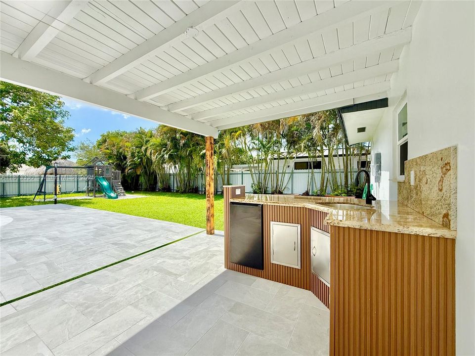 Vendido Recientemente: $995,000 (4 camas, 2 baños, 1480 Pies cuadrados)