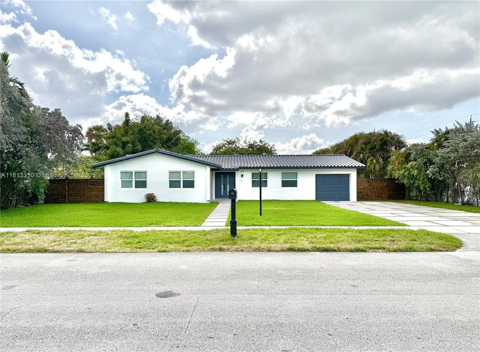 Vendido Recientemente: $995,000 (4 camas, 2 baños, 1480 Pies cuadrados)