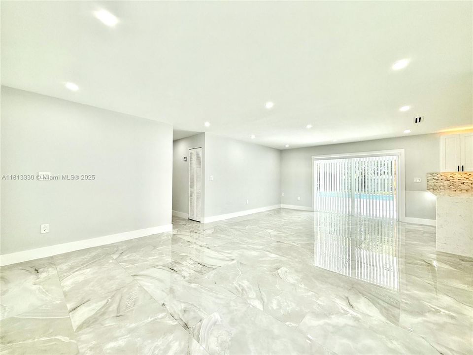 Vendido Recientemente: $995,000 (4 camas, 2 baños, 1480 Pies cuadrados)