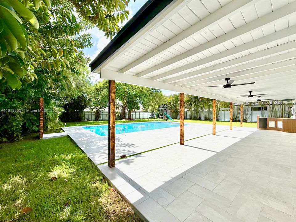 Vendido Recientemente: $995,000 (4 camas, 2 baños, 1480 Pies cuadrados)