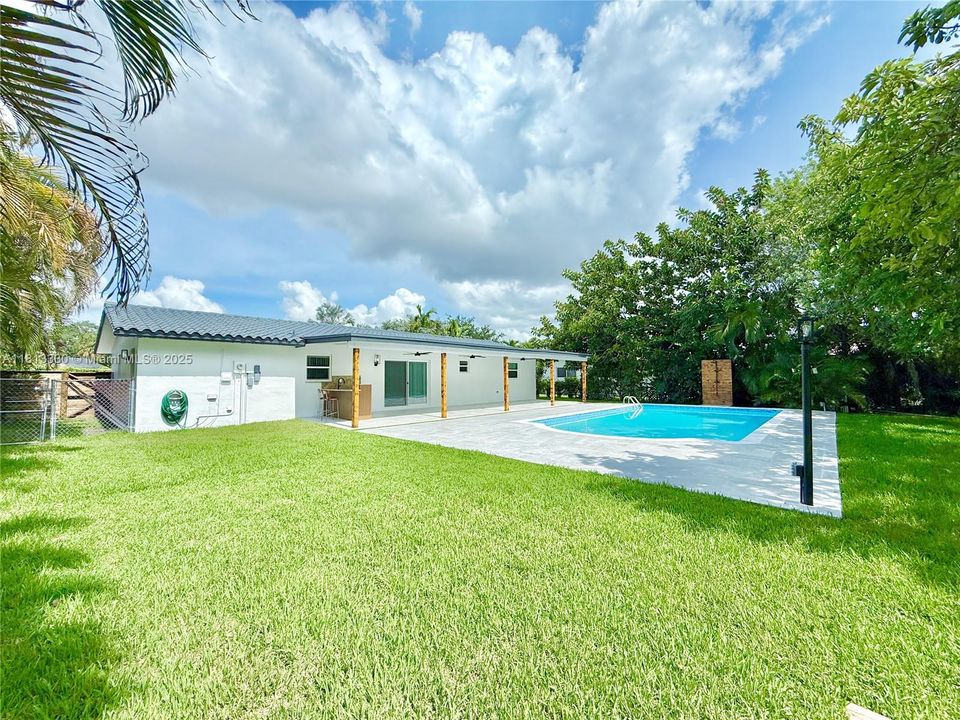 Vendido Recientemente: $995,000 (4 camas, 2 baños, 1480 Pies cuadrados)