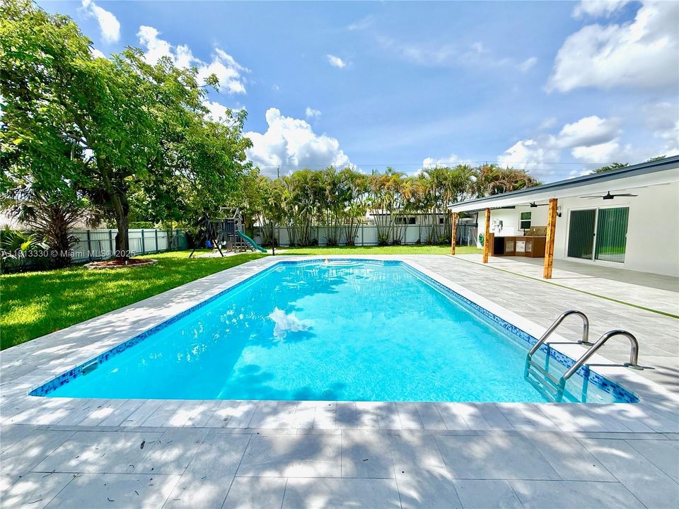 Vendido Recientemente: $995,000 (4 camas, 2 baños, 1480 Pies cuadrados)