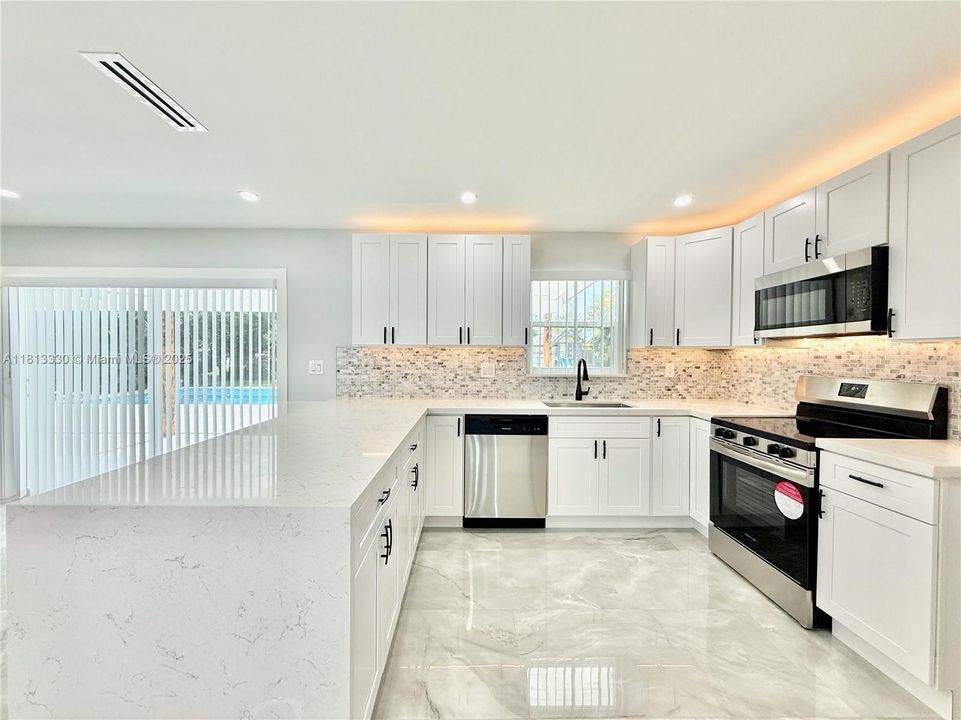 Vendido Recientemente: $995,000 (4 camas, 2 baños, 1480 Pies cuadrados)