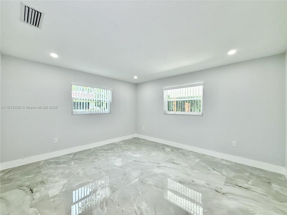 Vendido Recientemente: $995,000 (4 camas, 2 baños, 1480 Pies cuadrados)