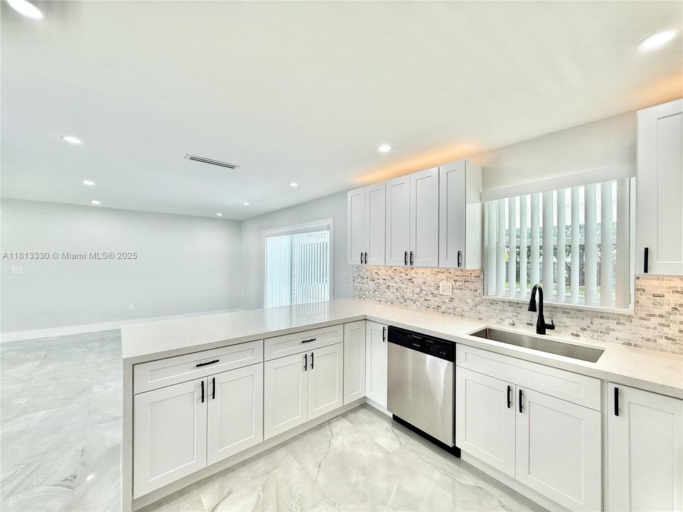 Vendido Recientemente: $995,000 (4 camas, 2 baños, 1480 Pies cuadrados)