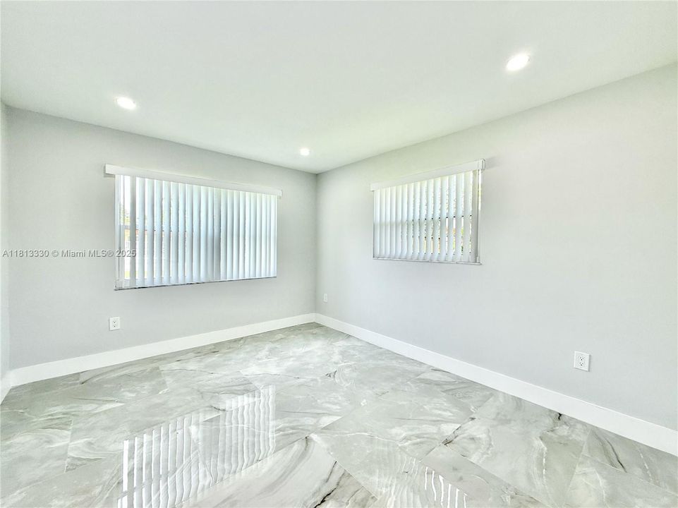 Vendido Recientemente: $995,000 (4 camas, 2 baños, 1480 Pies cuadrados)