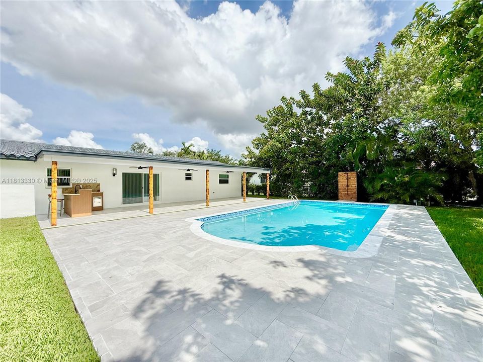 Vendido Recientemente: $995,000 (4 camas, 2 baños, 1480 Pies cuadrados)