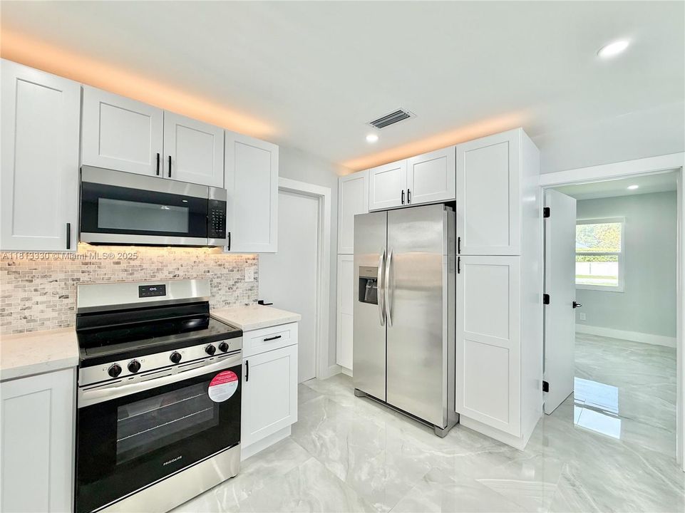 Vendido Recientemente: $995,000 (4 camas, 2 baños, 1480 Pies cuadrados)