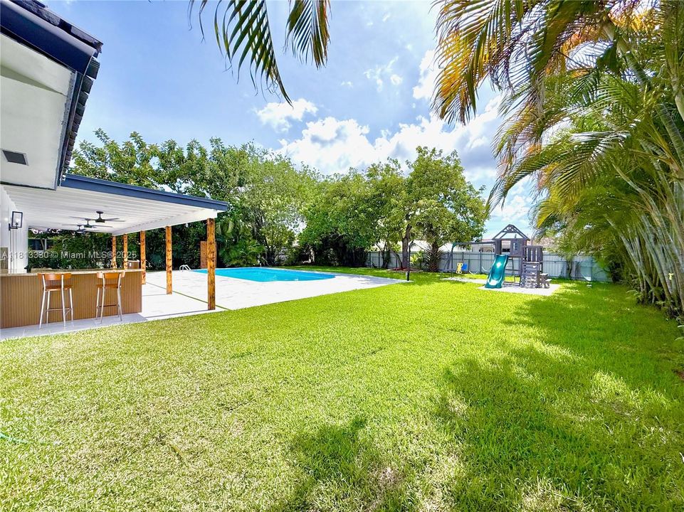 Vendido Recientemente: $995,000 (4 camas, 2 baños, 1480 Pies cuadrados)