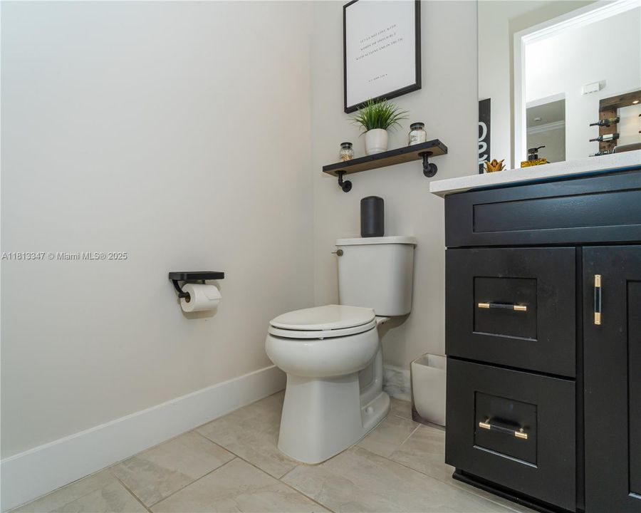 Activo con contrato: $1,025,000 (3 camas, 2 baños, 2545 Pies cuadrados)