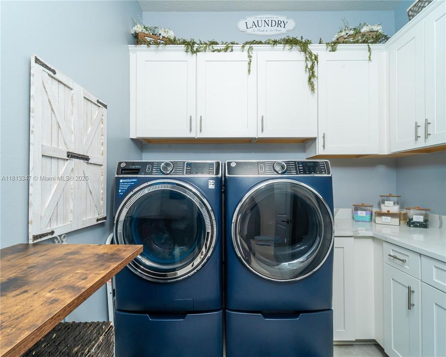 Activo con contrato: $1,025,000 (3 camas, 2 baños, 2545 Pies cuadrados)