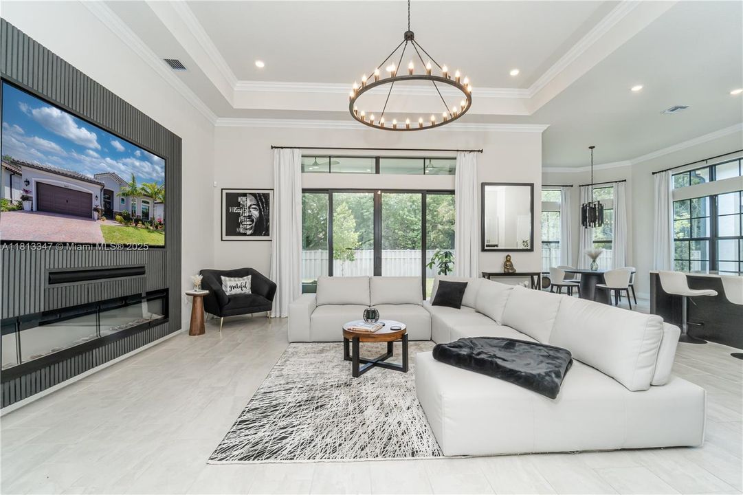 Activo con contrato: $1,025,000 (3 camas, 2 baños, 2545 Pies cuadrados)