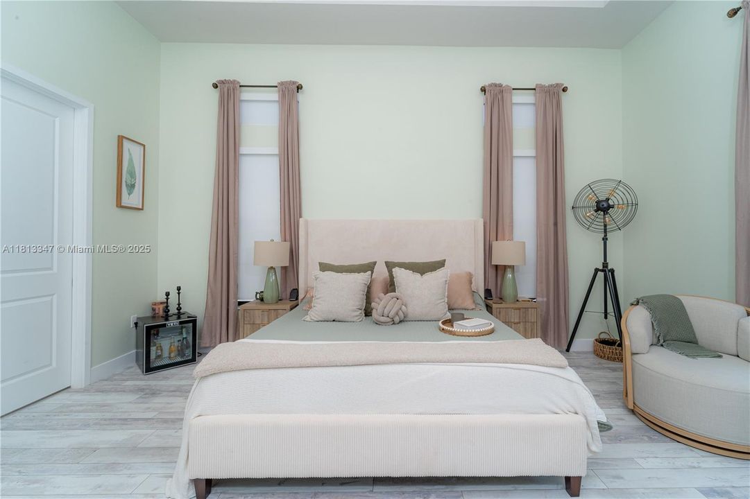 Activo con contrato: $1,025,000 (3 camas, 2 baños, 2545 Pies cuadrados)