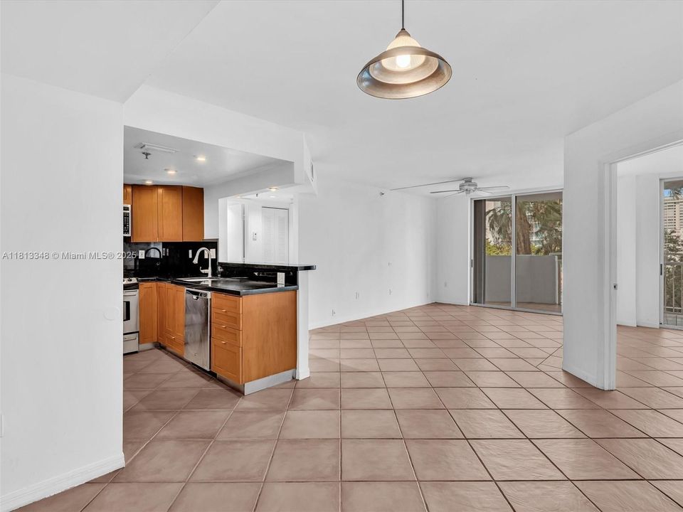 Recently Sold: $525,000 (2 beds, 2 baths, 870 Square Feet)