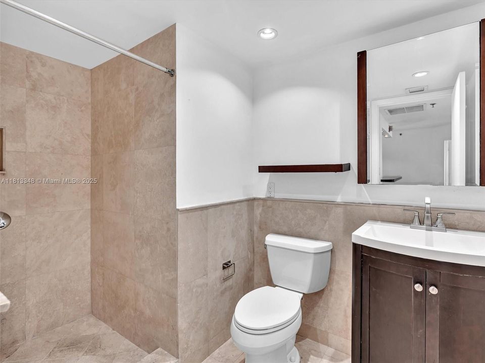 Recently Sold: $525,000 (2 beds, 2 baths, 870 Square Feet)