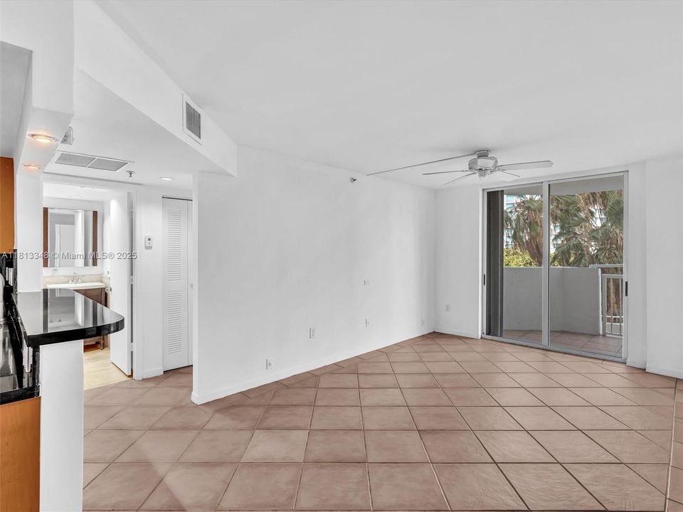 Recently Sold: $525,000 (2 beds, 2 baths, 870 Square Feet)