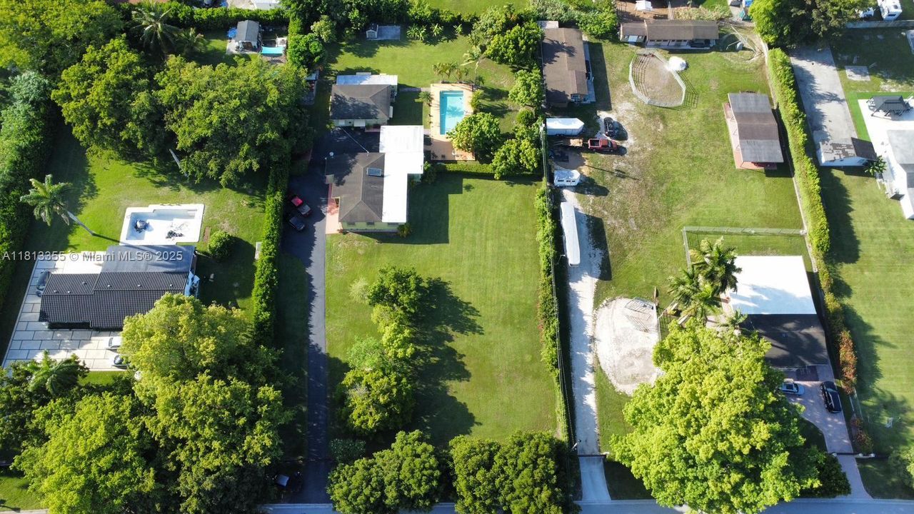 Под контрактом: $1,780,000 (2 спален, 1 ванн, 1949 Квадратных фут)