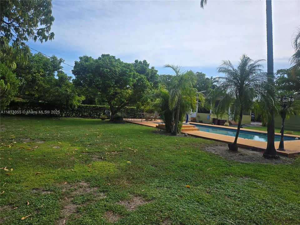 Под контрактом: $1,780,000 (2 спален, 1 ванн, 1949 Квадратных фут)