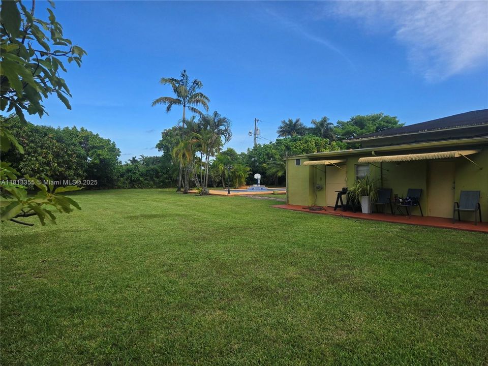 Под контрактом: $1,780,000 (2 спален, 1 ванн, 1949 Квадратных фут)