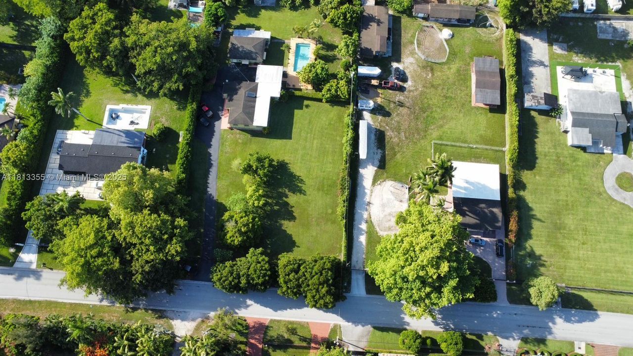 Под контрактом: $1,780,000 (2 спален, 1 ванн, 1949 Квадратных фут)