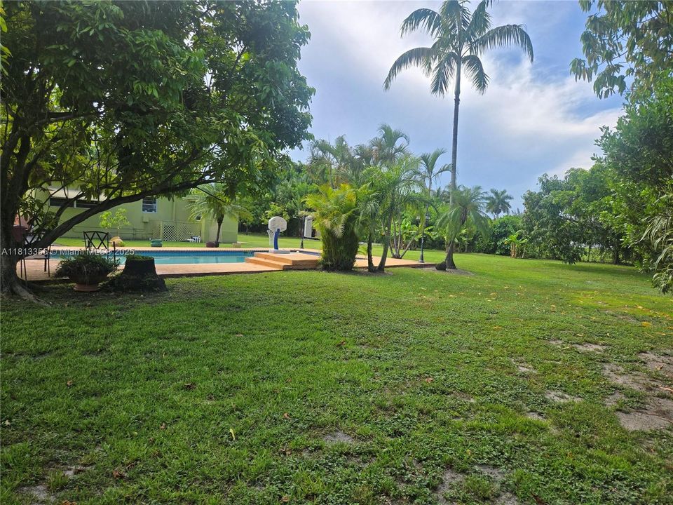 Под контрактом: $1,780,000 (2 спален, 1 ванн, 1949 Квадратных фут)