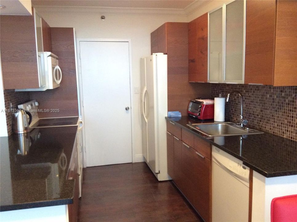 待售: $690,000 (2 贝兹, 2 浴室, 1190 平方英尺)