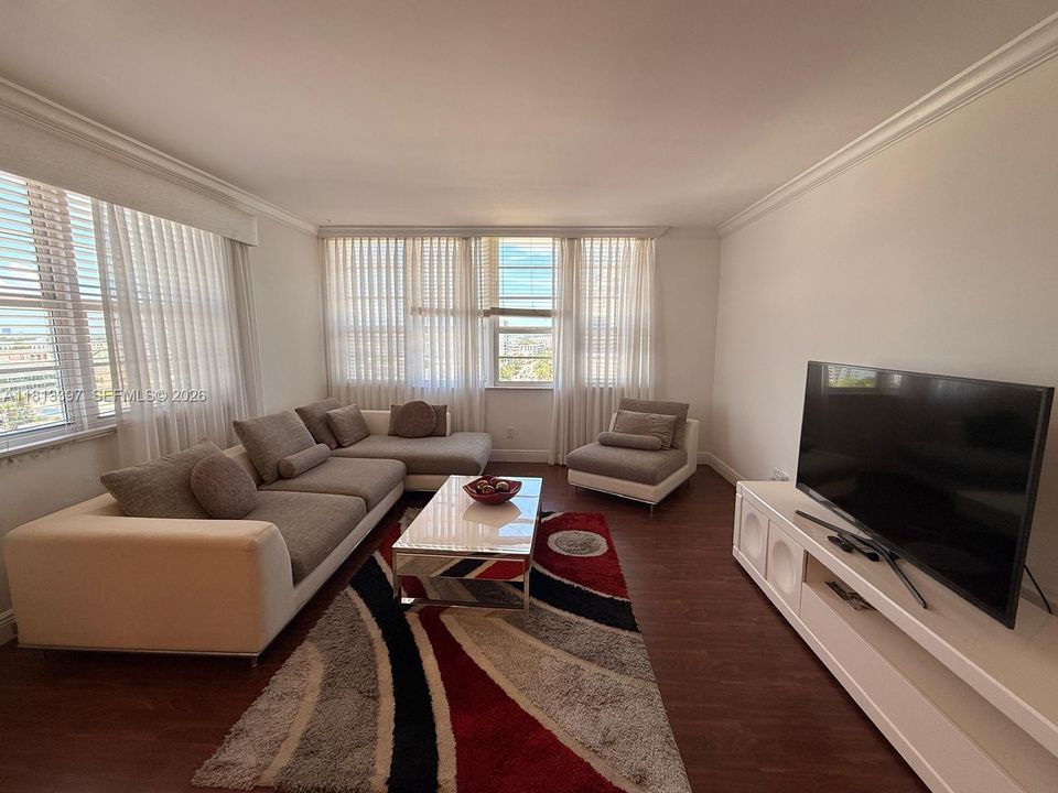 For Sale: $659,000 (2 beds, 2 baths, 1190 Square Feet)