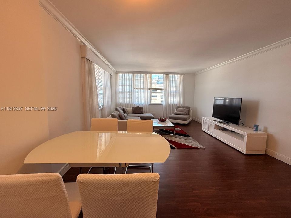 For Sale: $659,000 (2 beds, 2 baths, 1190 Square Feet)