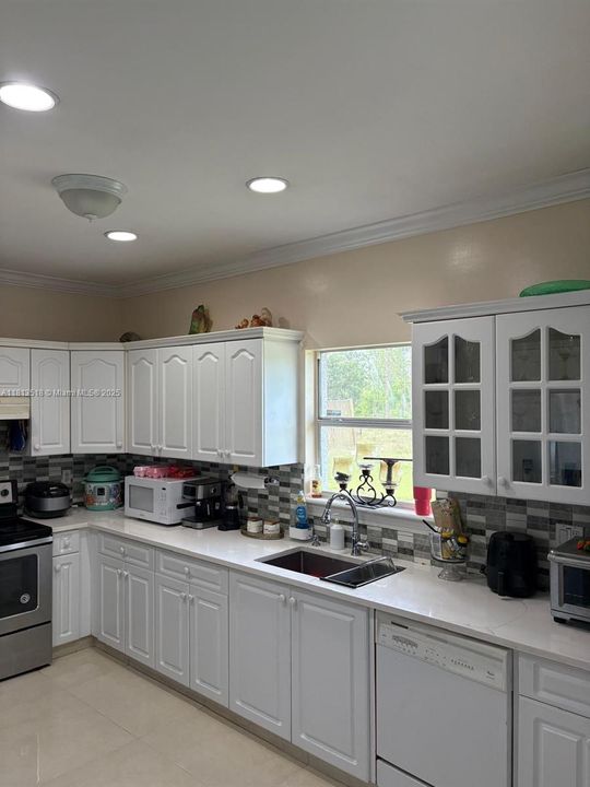 For Sale: $549,000 (3 beds, 2 baths, 1764 Square Feet)