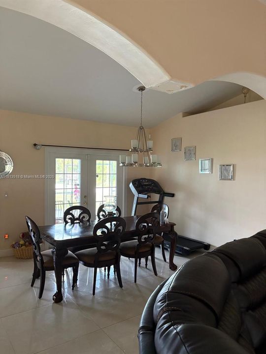 For Sale: $549,000 (3 beds, 2 baths, 1764 Square Feet)